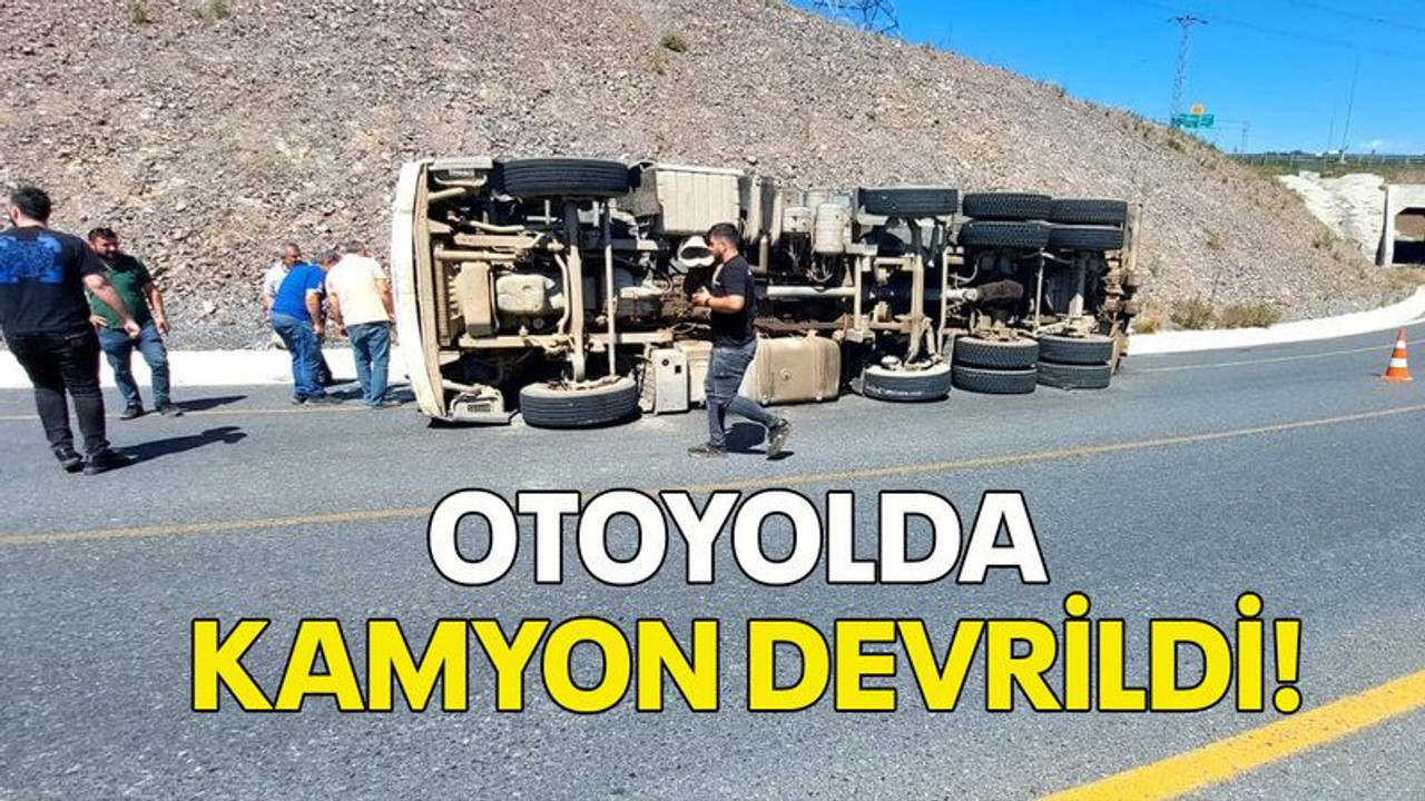 Otoyolda kamyon devrildi!